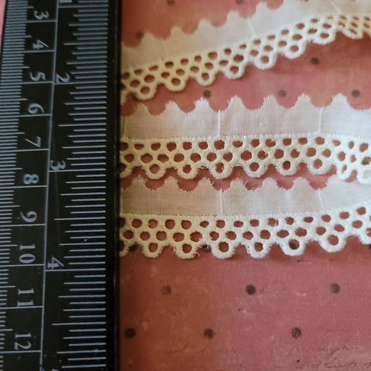 A-27 - 7/8" Vintage Lace - 1 yard