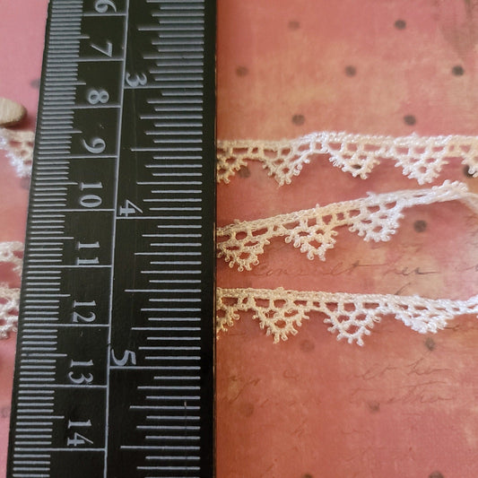 A-14 - 3/8" Vintage Lace - 1 yard
