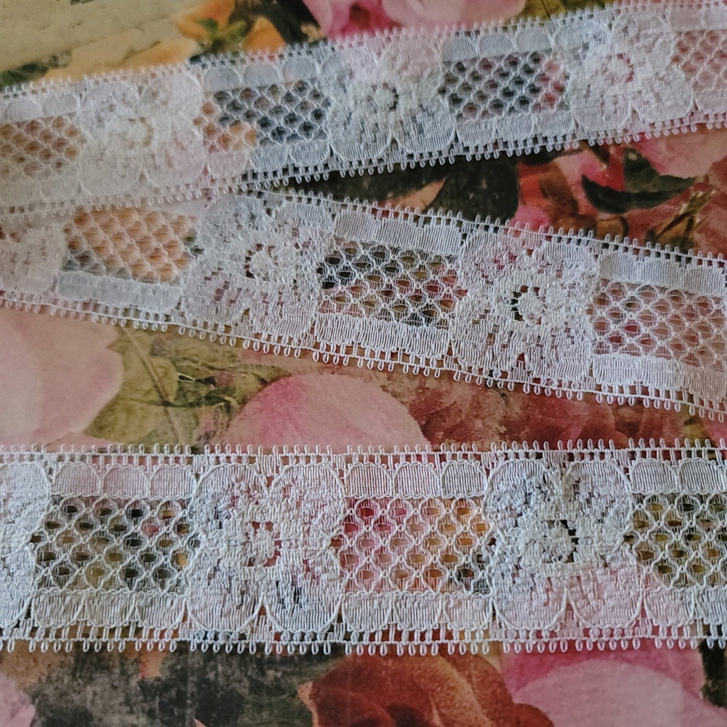 B-39 - 1 1/4" Wide Lace - 1 Yard