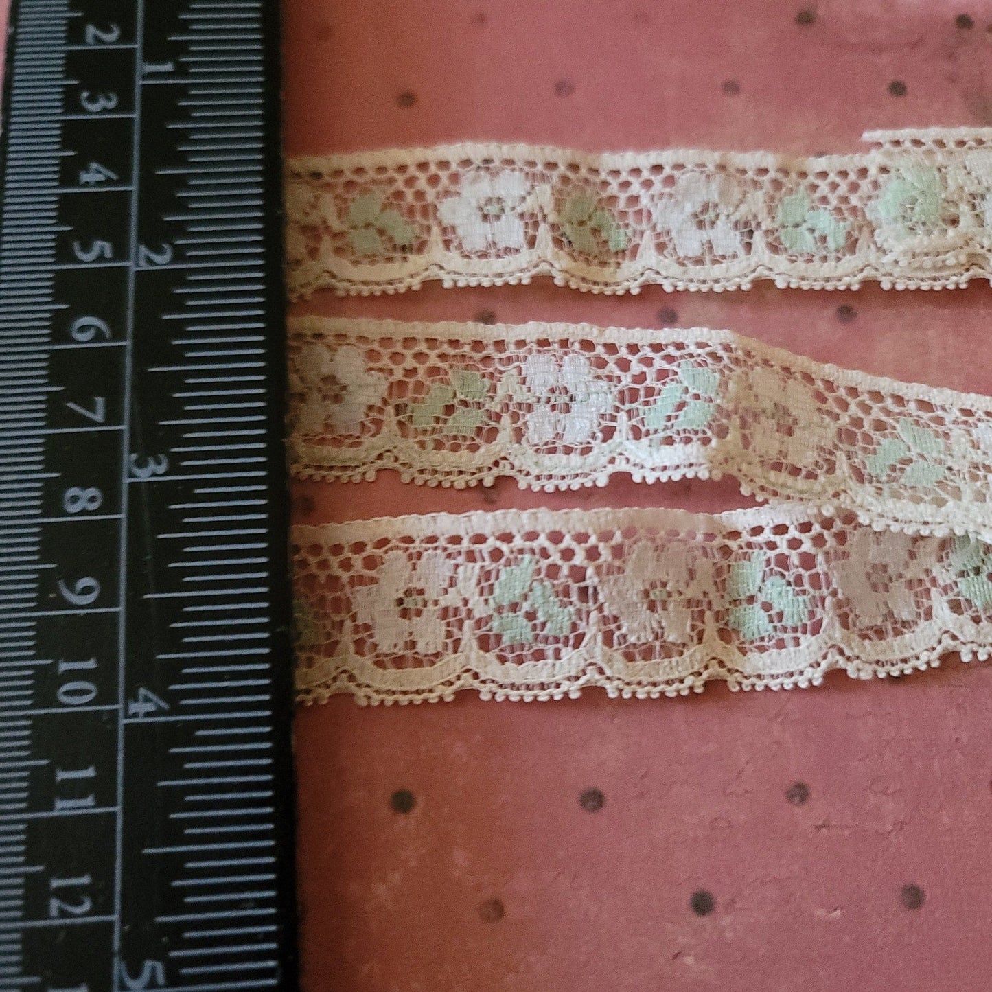 A-29 - 7/8" Vintage Lace - 1 yard