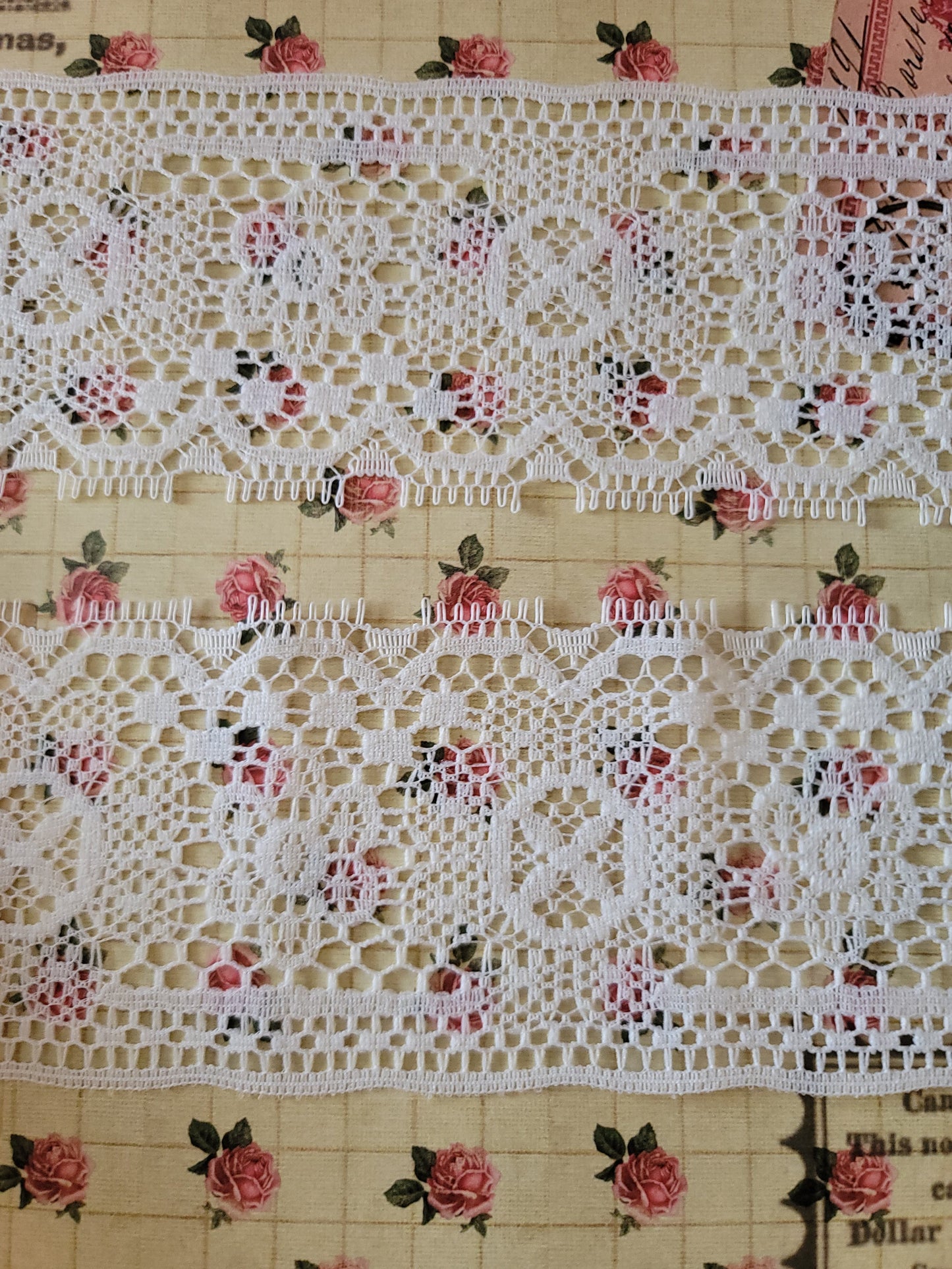 C-15 - 2 1/2" Wide Vintage Lace - 1 Yard