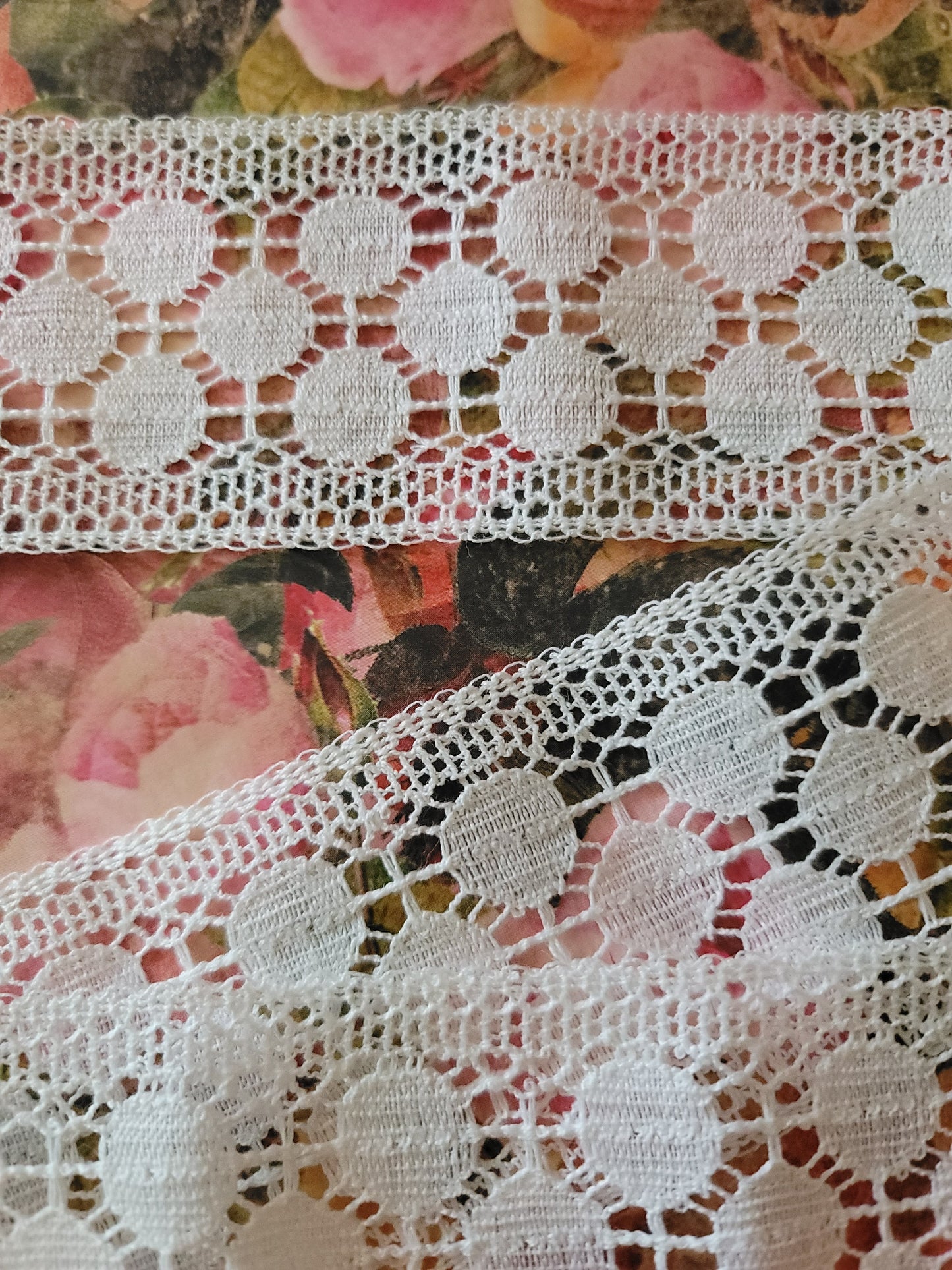 C-46 - 2 5/8" Wide Vintage Lace - 1 Yard