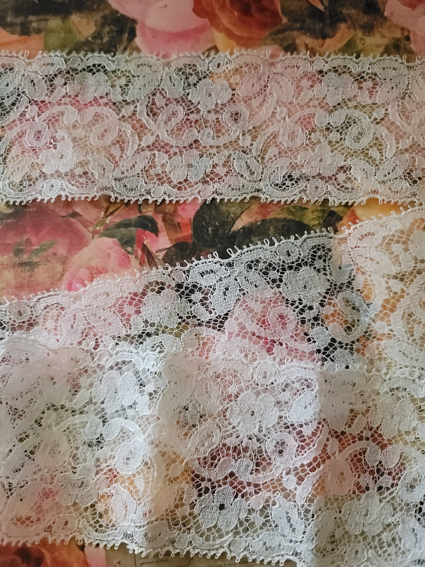 C-54 - 2 1/2" Wide Vintage Lace - 1 Yard