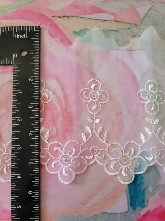 F-03 - 5 3/4" Wide Vintage Lace - 1 Yard