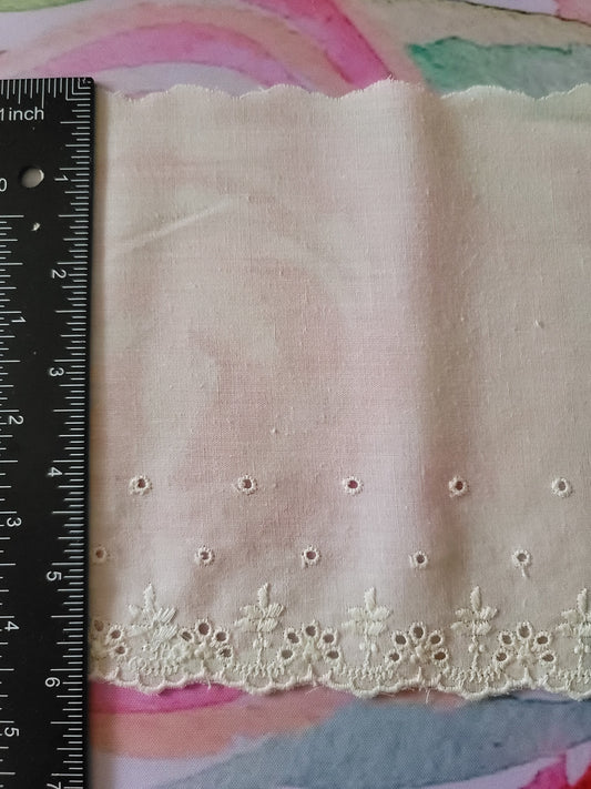 G-02 - 6 1/4" Wide Vintage Lace - 1 Yard