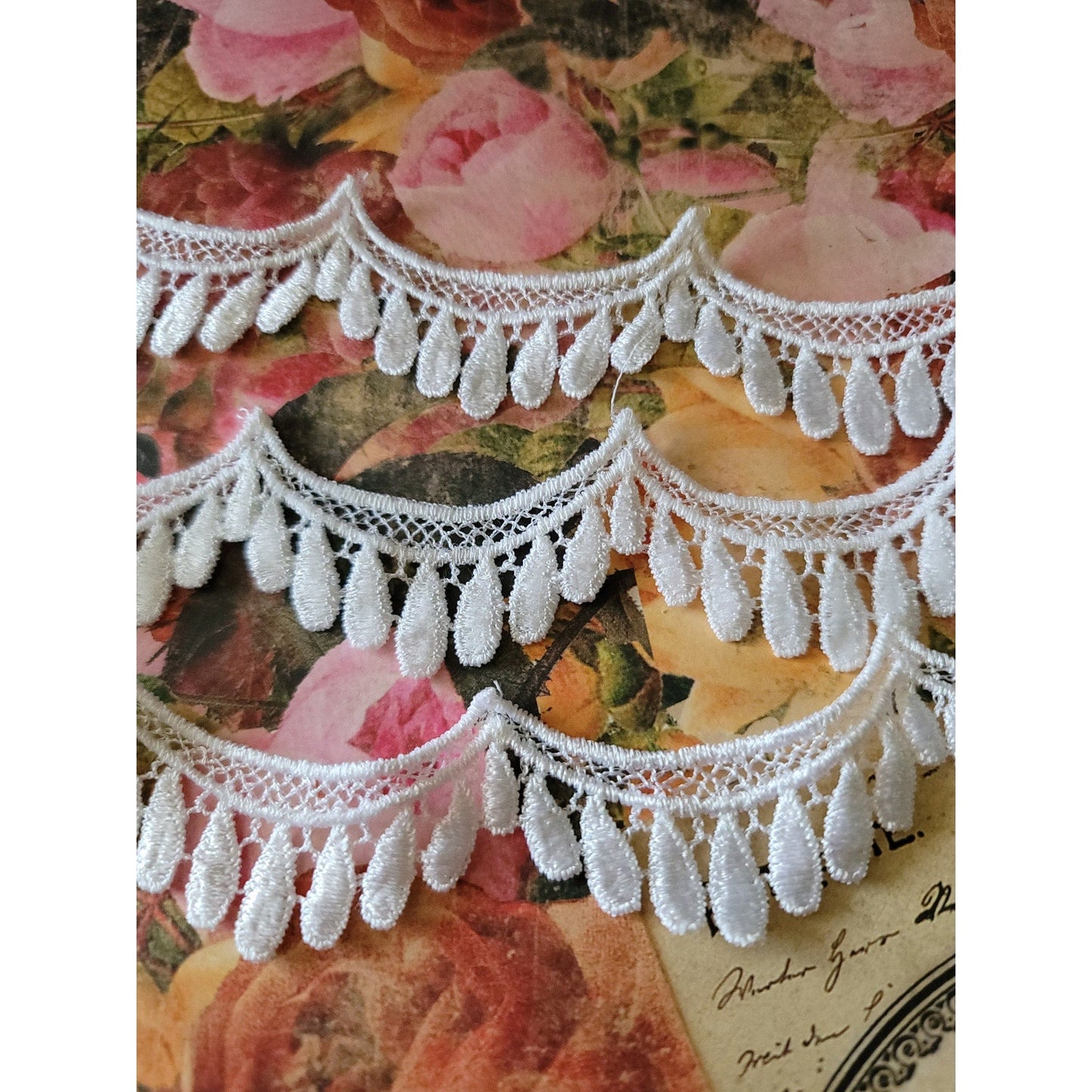 B-54 - 1 1/2" Wide Lace - 1 Yard