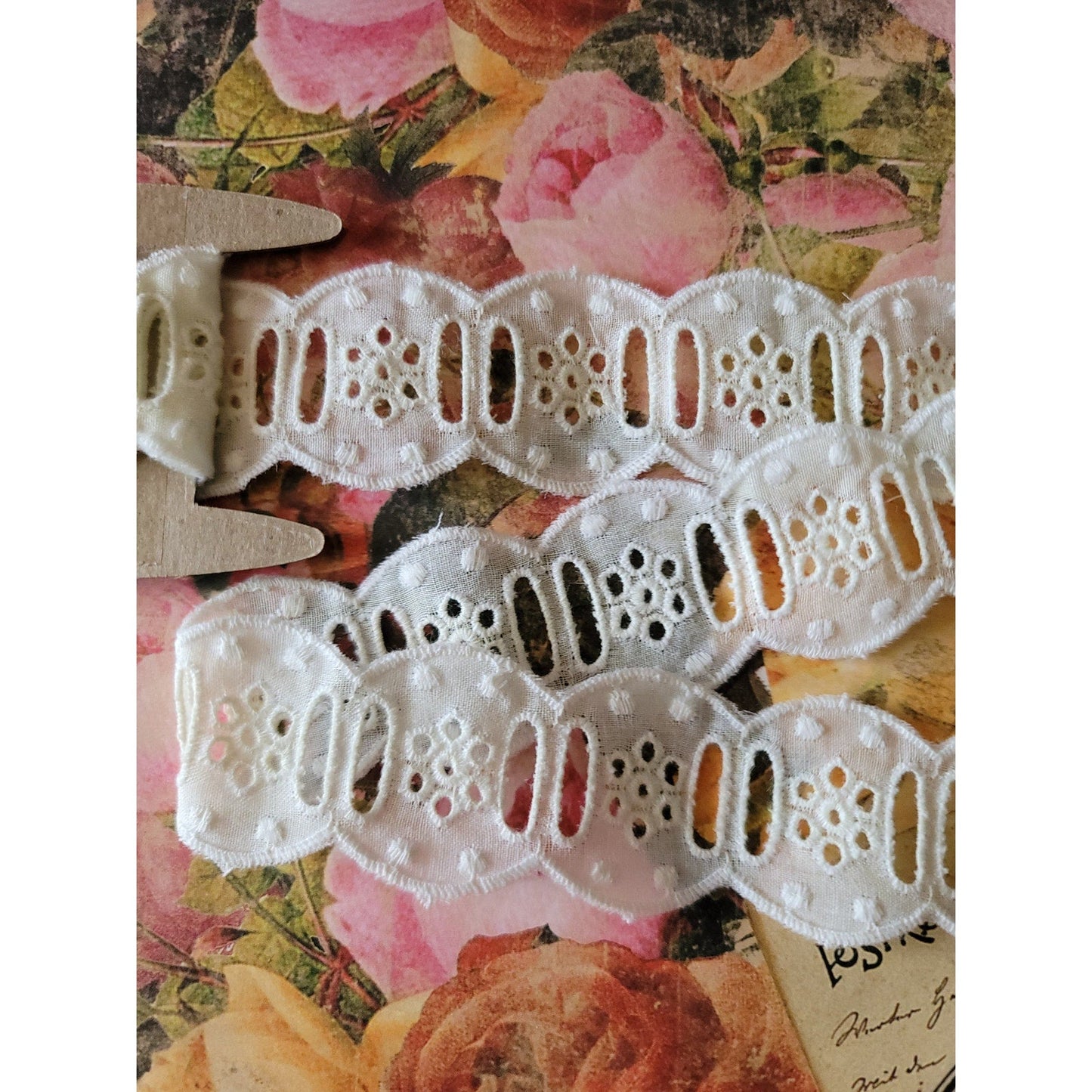 B-46 - 1 1/2" Wide Lace - 1 Yard