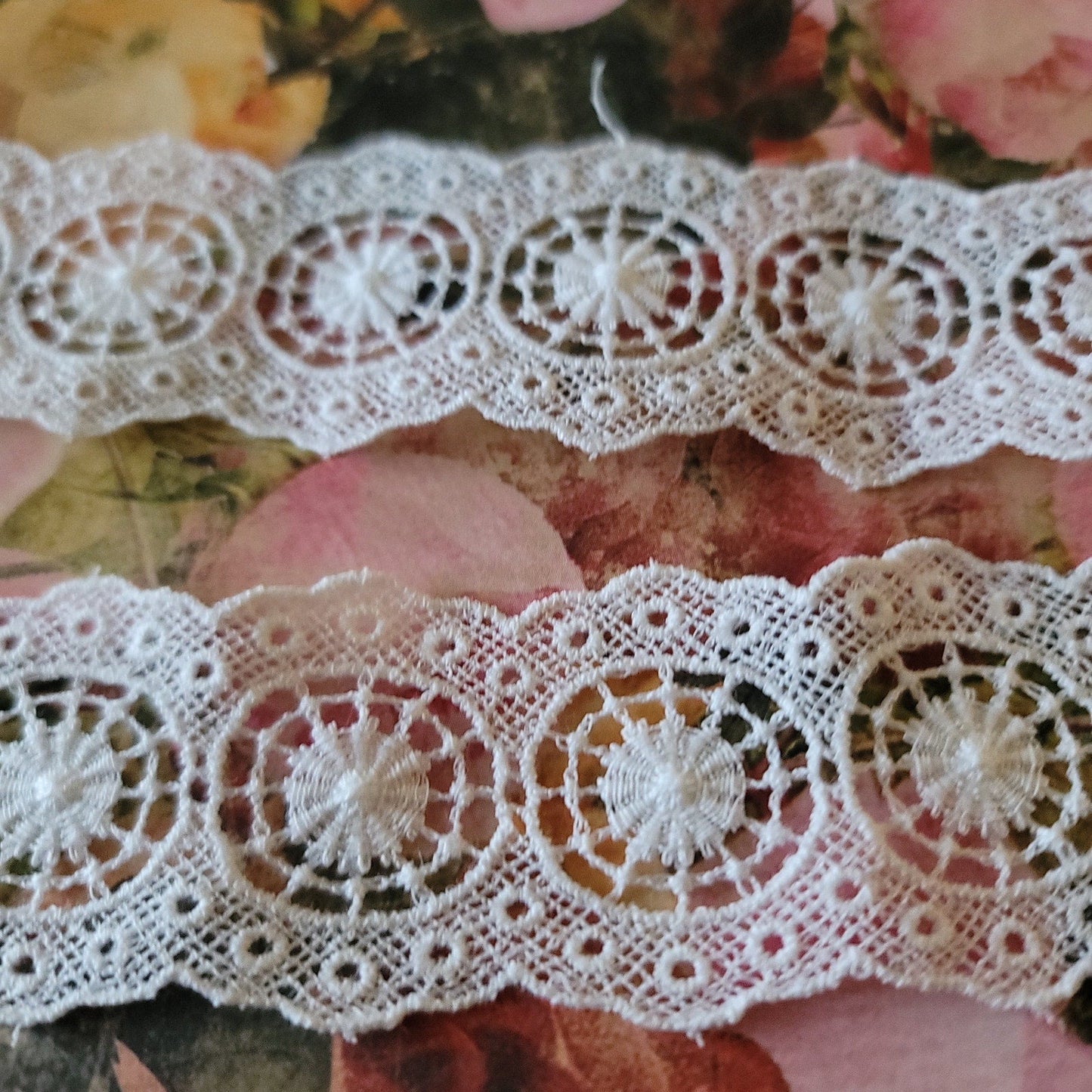 B-96 - 1 1/2" Wide Lace - 1 Yard