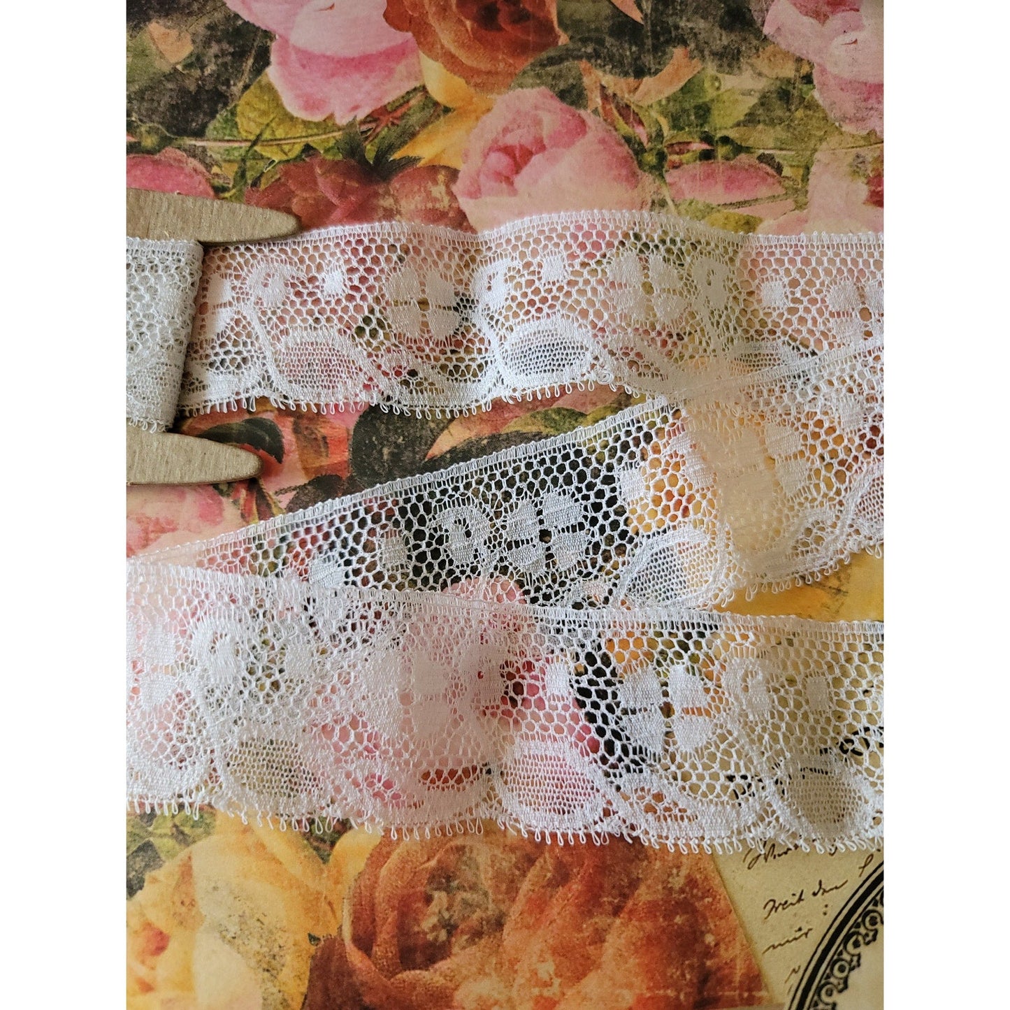 B-47 - 1 1/2" Wide Lace - 1 Yard