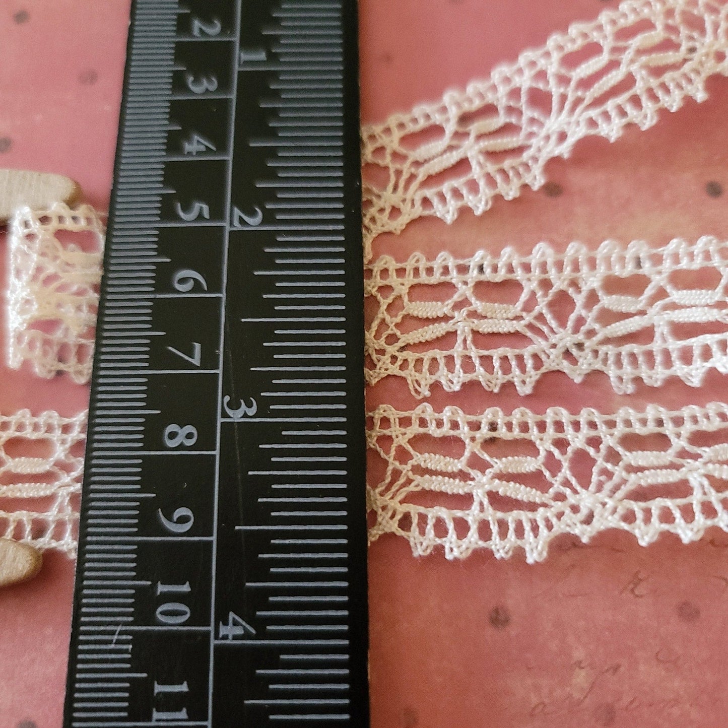 A-08 - 3/4" Wide Lace - 1 yard