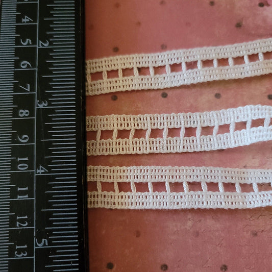 A-30 - 5/8" Vintage Lace - 1 yard