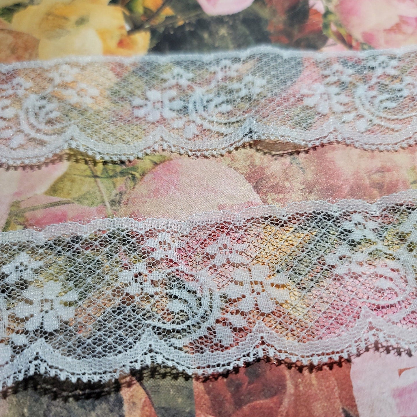 B-14 - 1 1/2" Wide Lace - 1 Yard