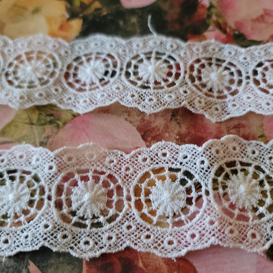 1 1/2" Wide Vintage Lace - 1 Yard -  Style# B-96