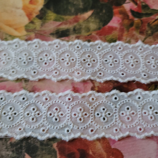1 1/8" Wide Vintage Lace - 1 Yard -  Style# B-93