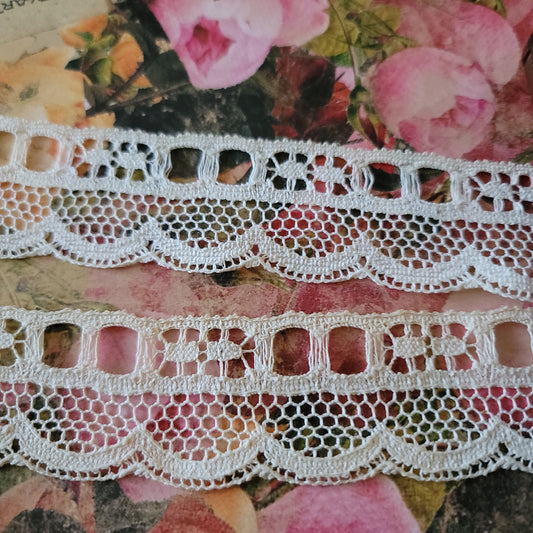 1 1/2" Wide Vintage Lace - 1 Yard -  Style# B-91