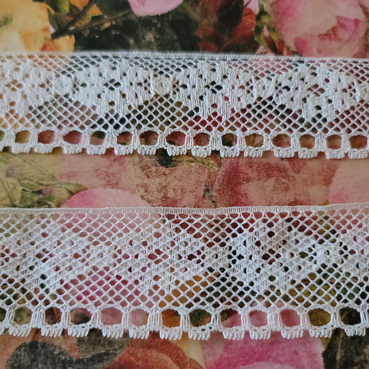 1 1/2" Wide Vintage Lace - 1 Yard -  Style# B-90