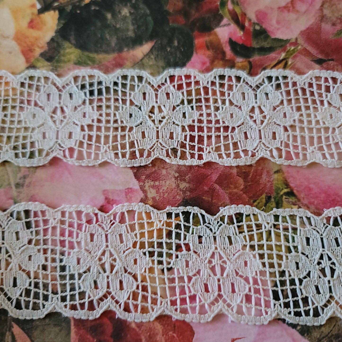 1 3/8" Wide Vintage Lace - 1 Yard -  Style# B-88