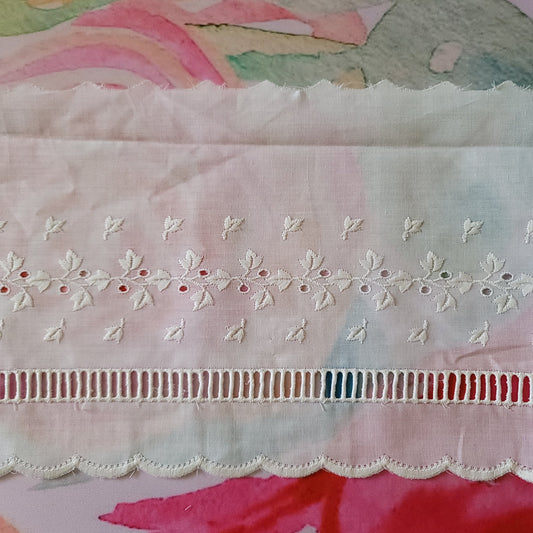 H-01 - 7 1/4" Wide Vintage Lace - 1 Yard