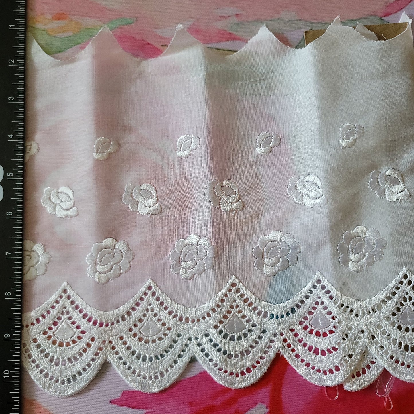 I-02 - 8 1/2" Wide Vintage Lace - 1 Yard