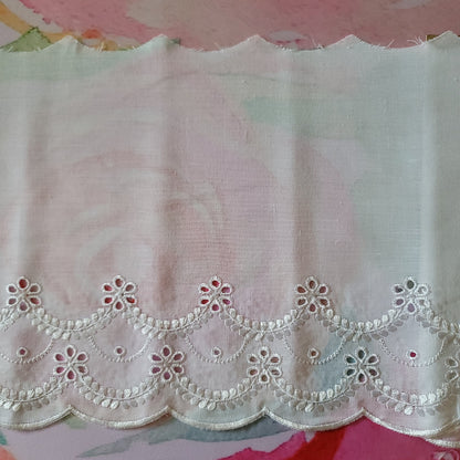 I-03 - 8 3/4" Wide Vintage Lace - 1 Yard