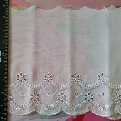 I-03 - 8 3/4" Wide Vintage Lace - 1 Yard