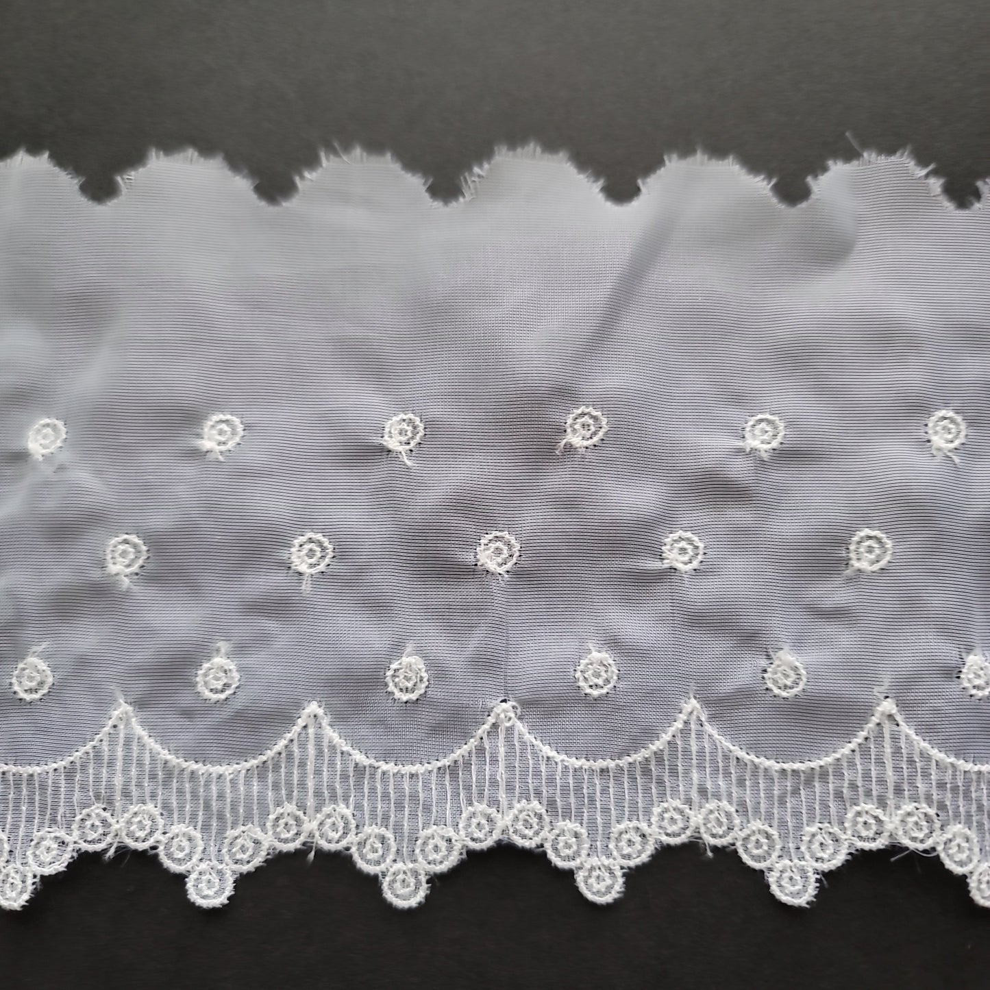 E-13 - 4" Wide Vintage Lace - 1 Yard