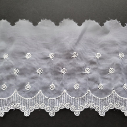 E-13 - 4" Wide Vintage Lace - 1 Yard