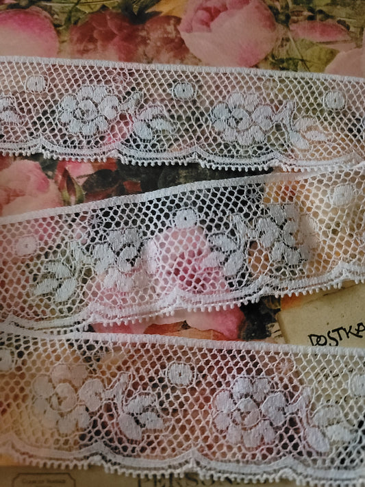 1 1/2" Wide Vintage Lace - 1 Yard -  Style# B-62