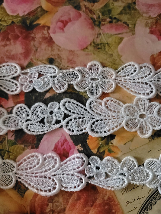 1 1/4" Wide Vintage Lace - 1 Yard -  Style# B-63