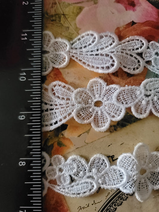 1 1/4" Wide Vintage Lace - 1 Yard -  Style# B-63