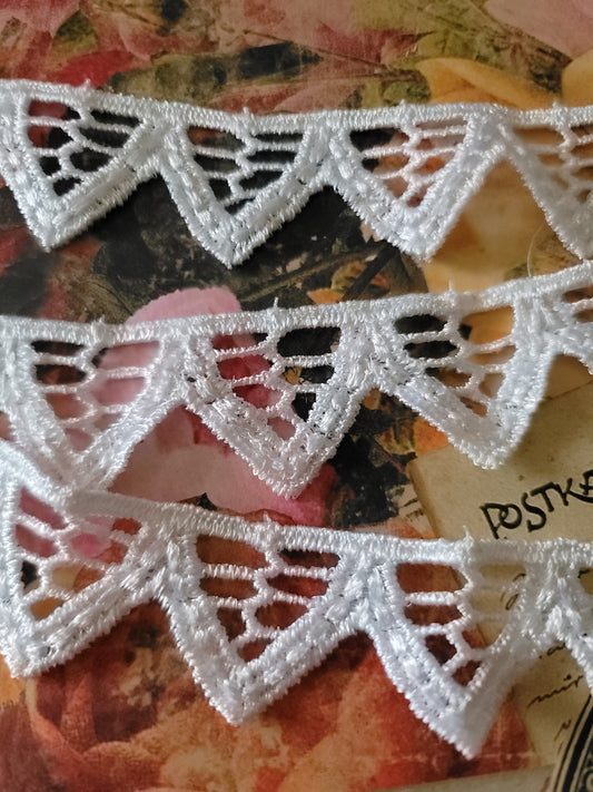1 1/8" Wide Vintage Lace - 1 Yard -  Style# B-64
