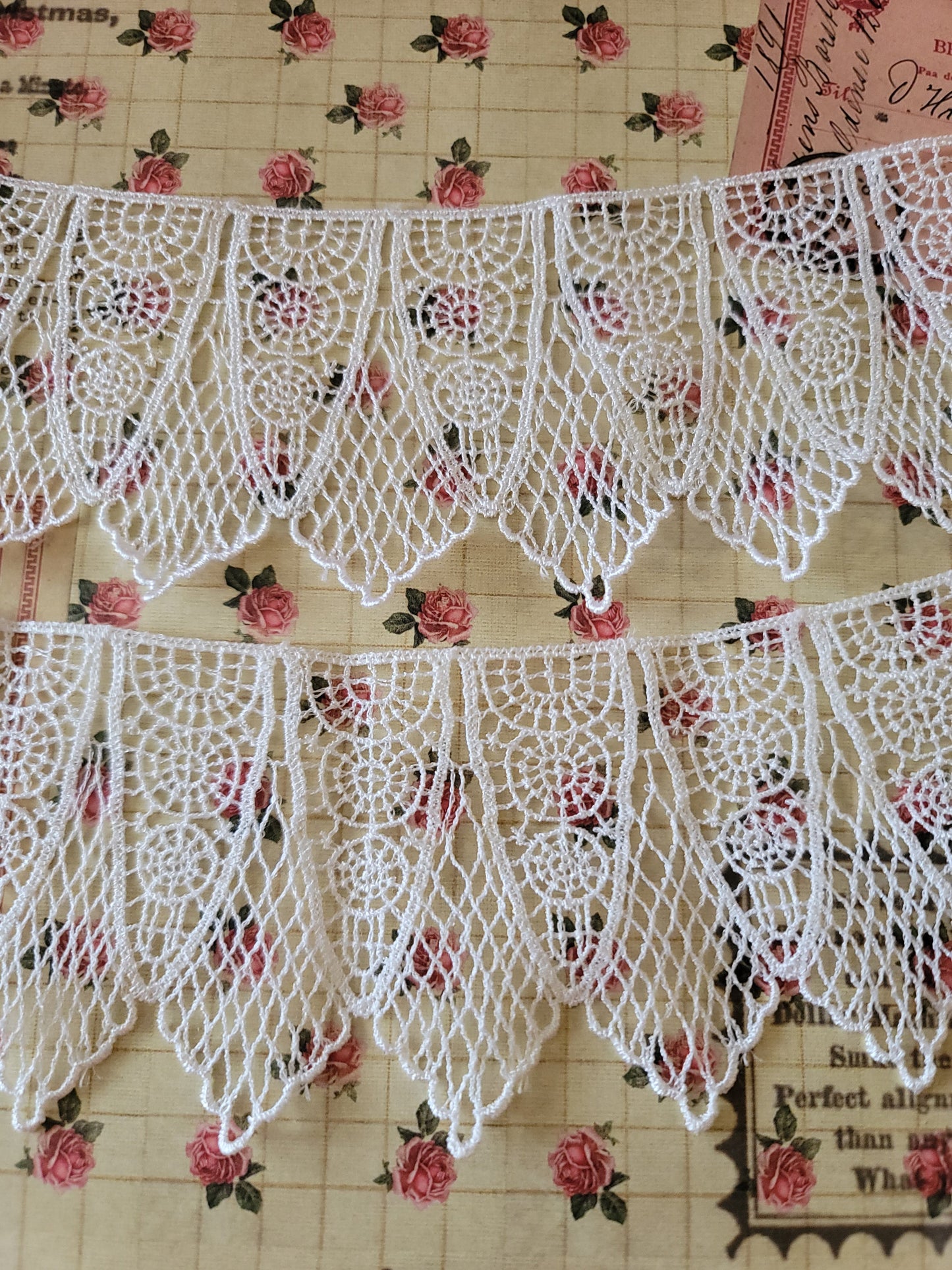 C-06 - 2 3/4" Wide Vintage Lace - 1 Yard