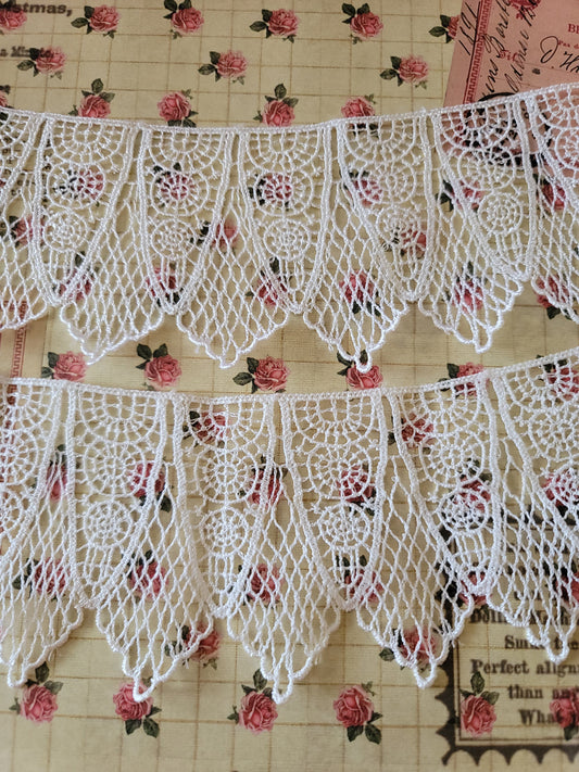 C-06 - 2 3/4" Wide Vintage Lace - 1 Yard