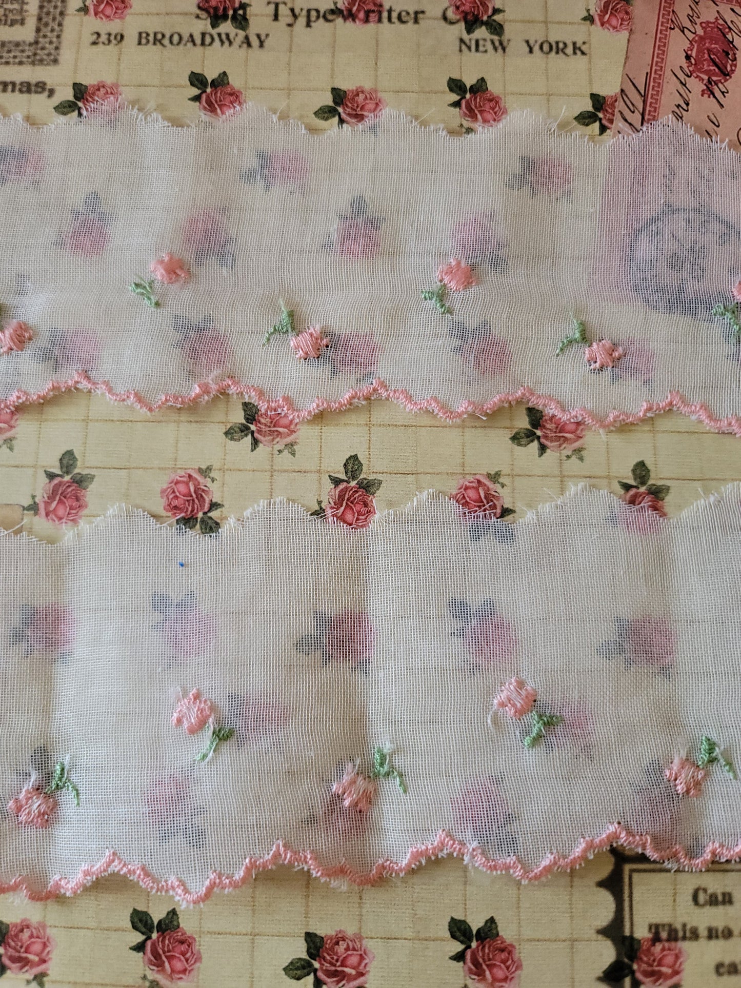 C-17 - 2 1/2" Wide Vintage Lace - 1 Yard