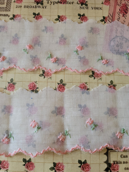 C-17 - 2 1/2" Wide Vintage Lace - 1 Yard