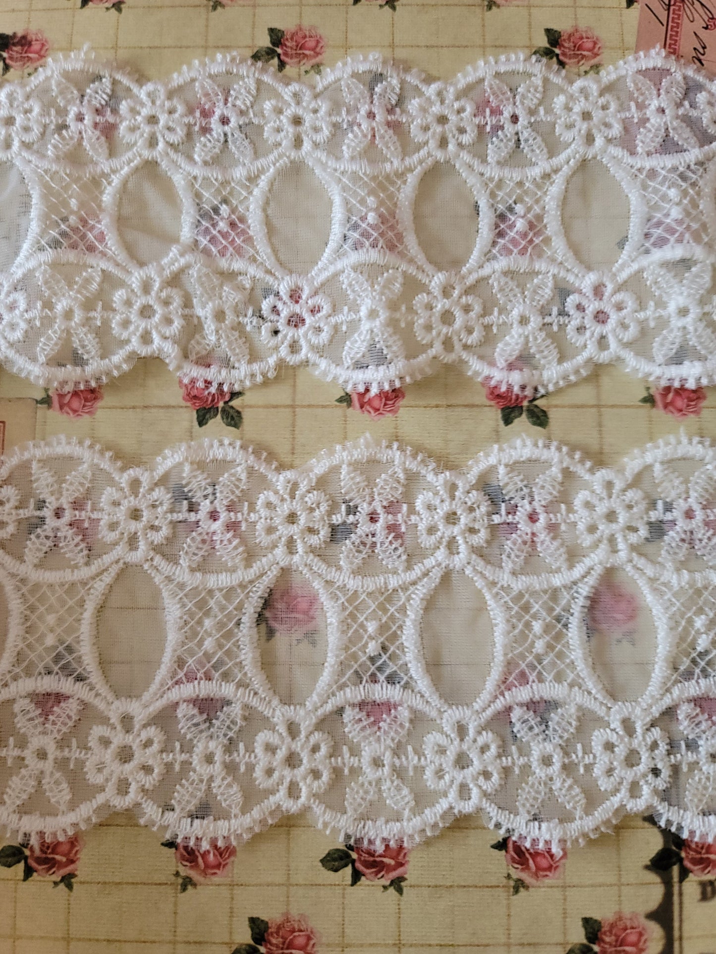 C-19 - 2 1/2" Wide Vintage Lace - 1 Yard