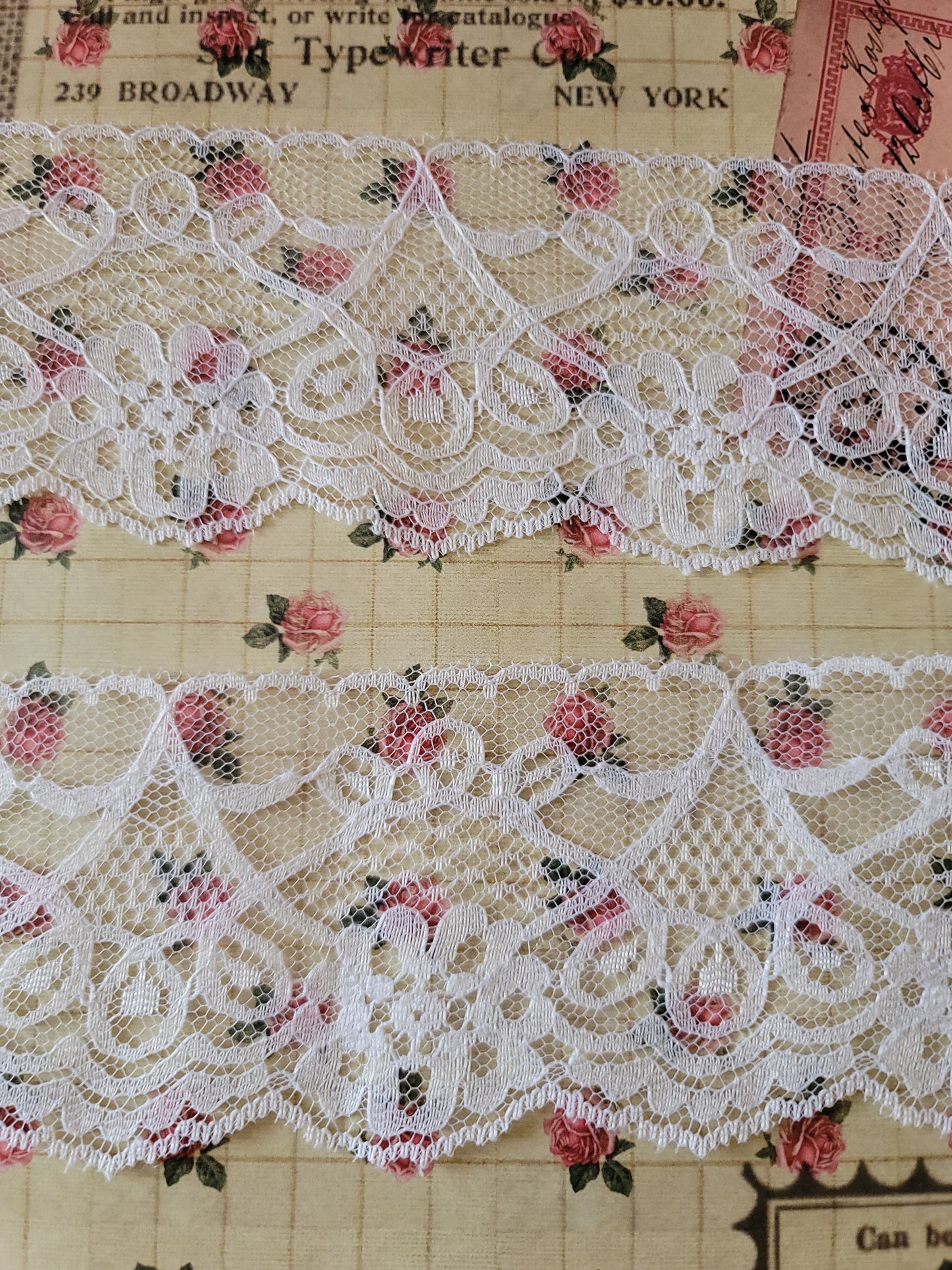 C-20 - 2 1/2" Wide Vintage Lace - 1 Yard