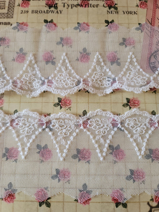 C-18 - 2 1/2" Wide Vintage Lace - 1 Yard