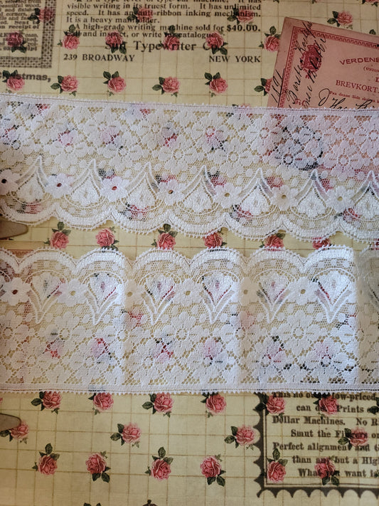 C-23 - 2 3/4" Wide Vintage Lace - 1 Yard