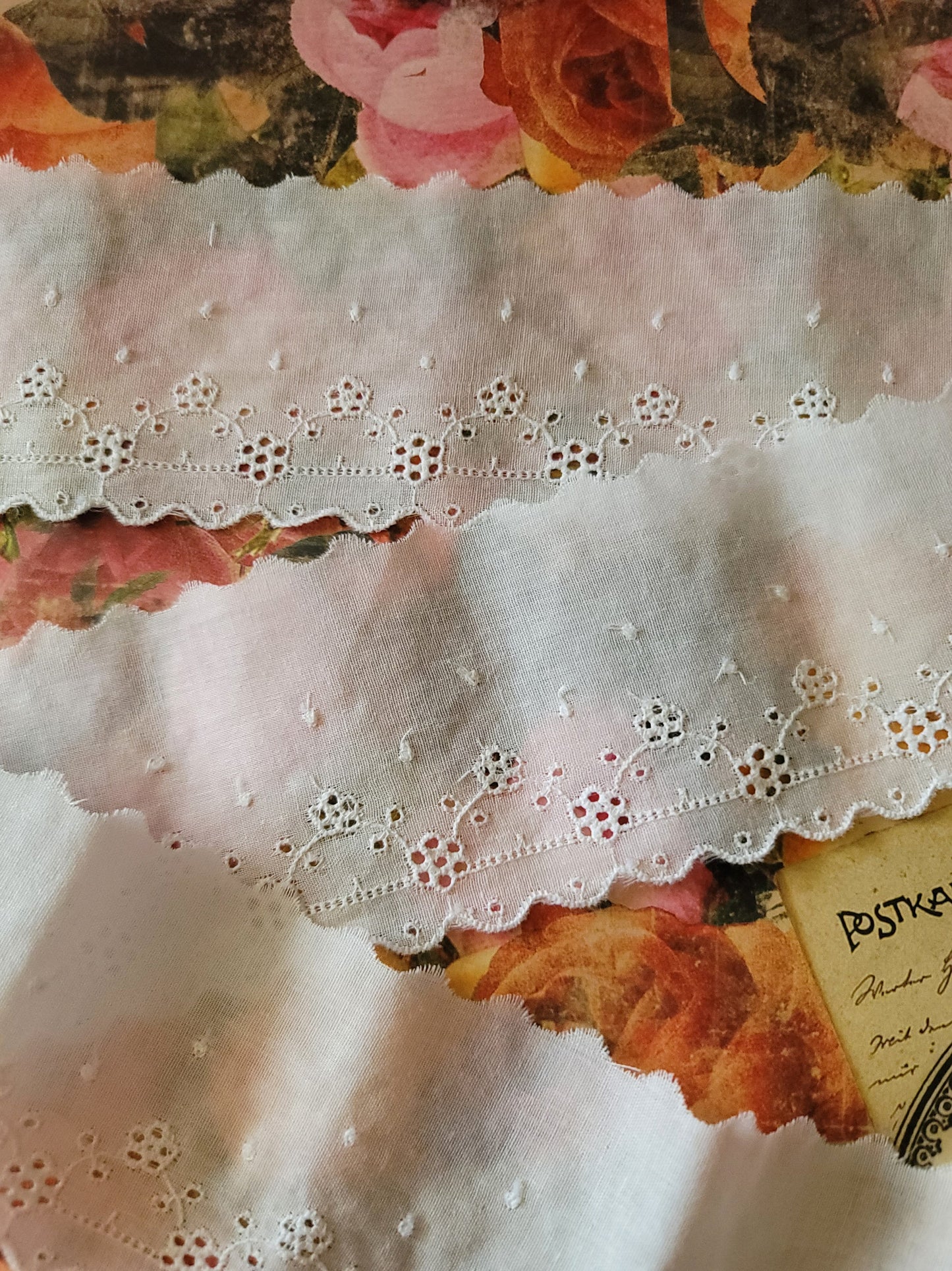 C-31 - 2 3/4" Wide Vintage Lace - 1 Yard