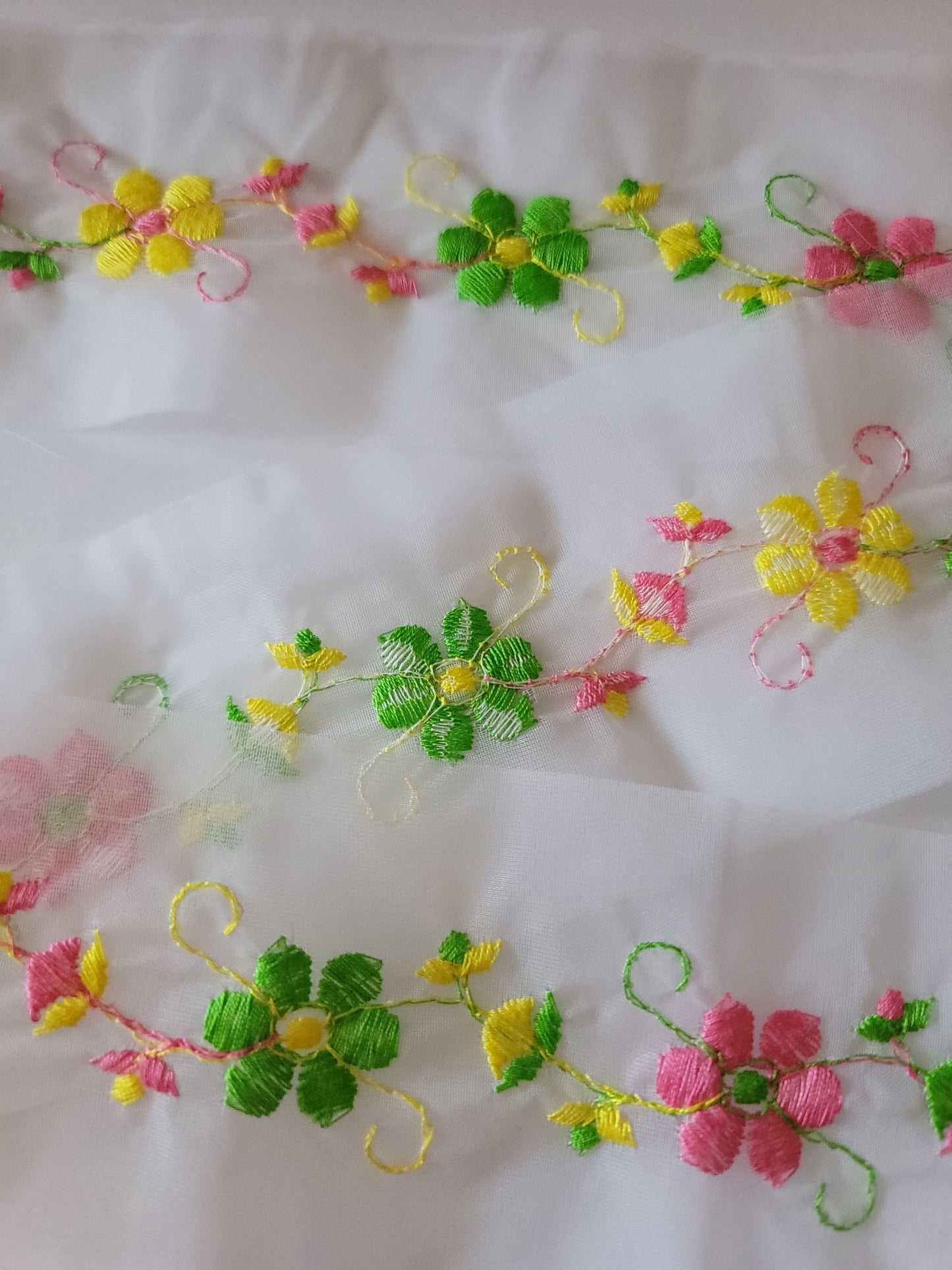 C-33 - 2 3/4" Wide Vintage Lace - 1 Yard