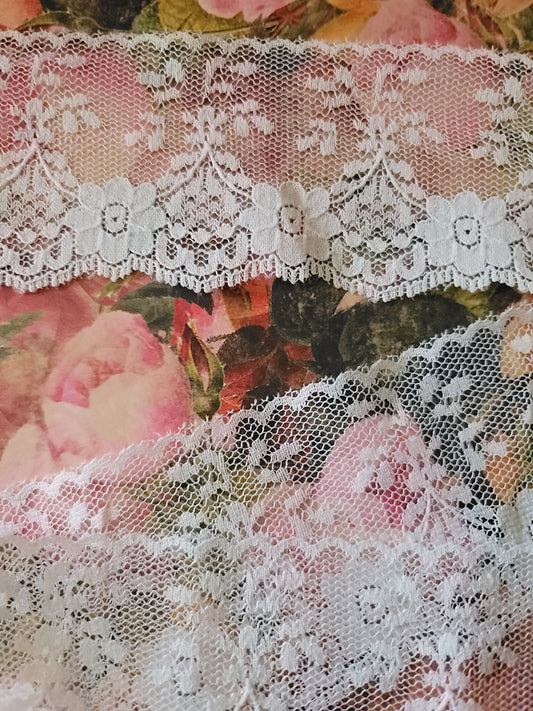 C-34 - 2 1/2" Wide Vintage Lace - 1 Yard
