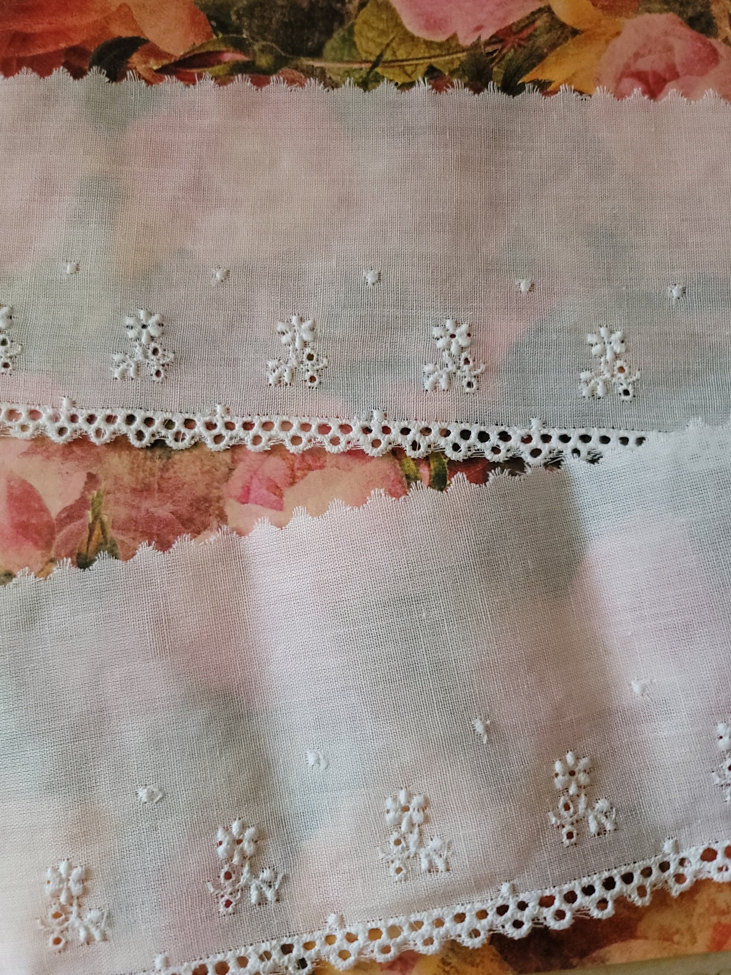 C-35 - 2 7/8" Wide Vintage Lace - 1 Yard