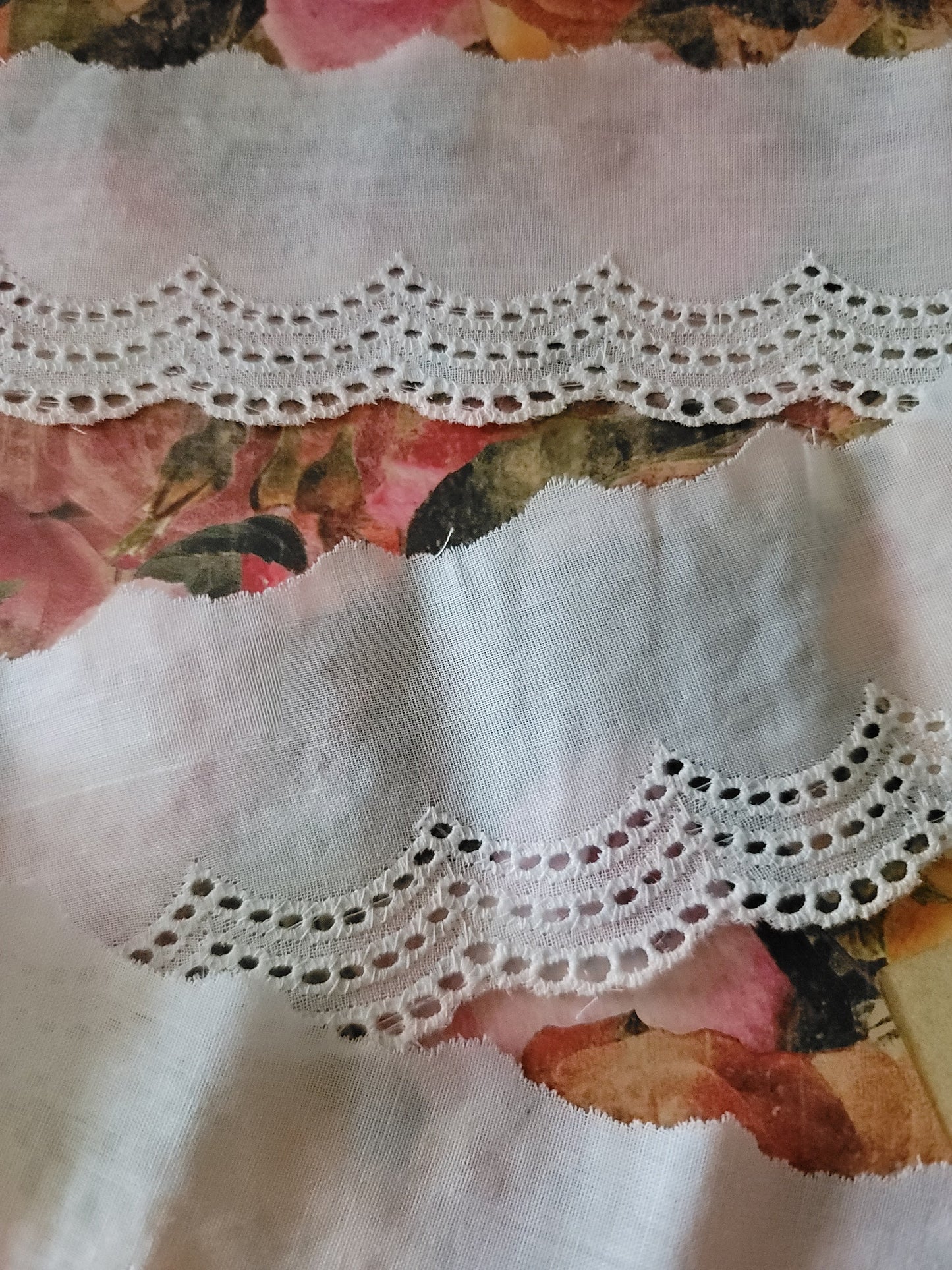 C-36 - 2 1/4" Wide Vintage Lace - 1 Yard