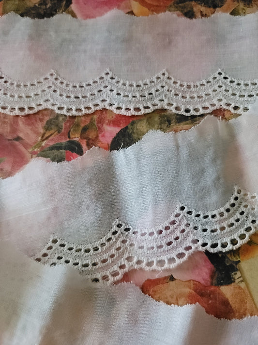 C-36 - 2 1/4" Wide Vintage Lace - 1 Yard