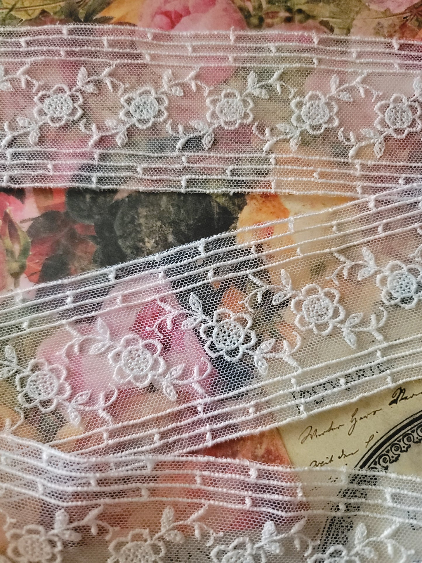 C-39 - 2 1/4" Wide Vintage Lace - 1 Yard