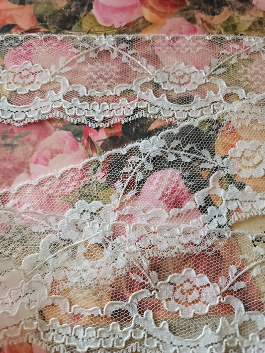 C-40 - 2 1/4" Wide Vintage Lace - 1 Yard