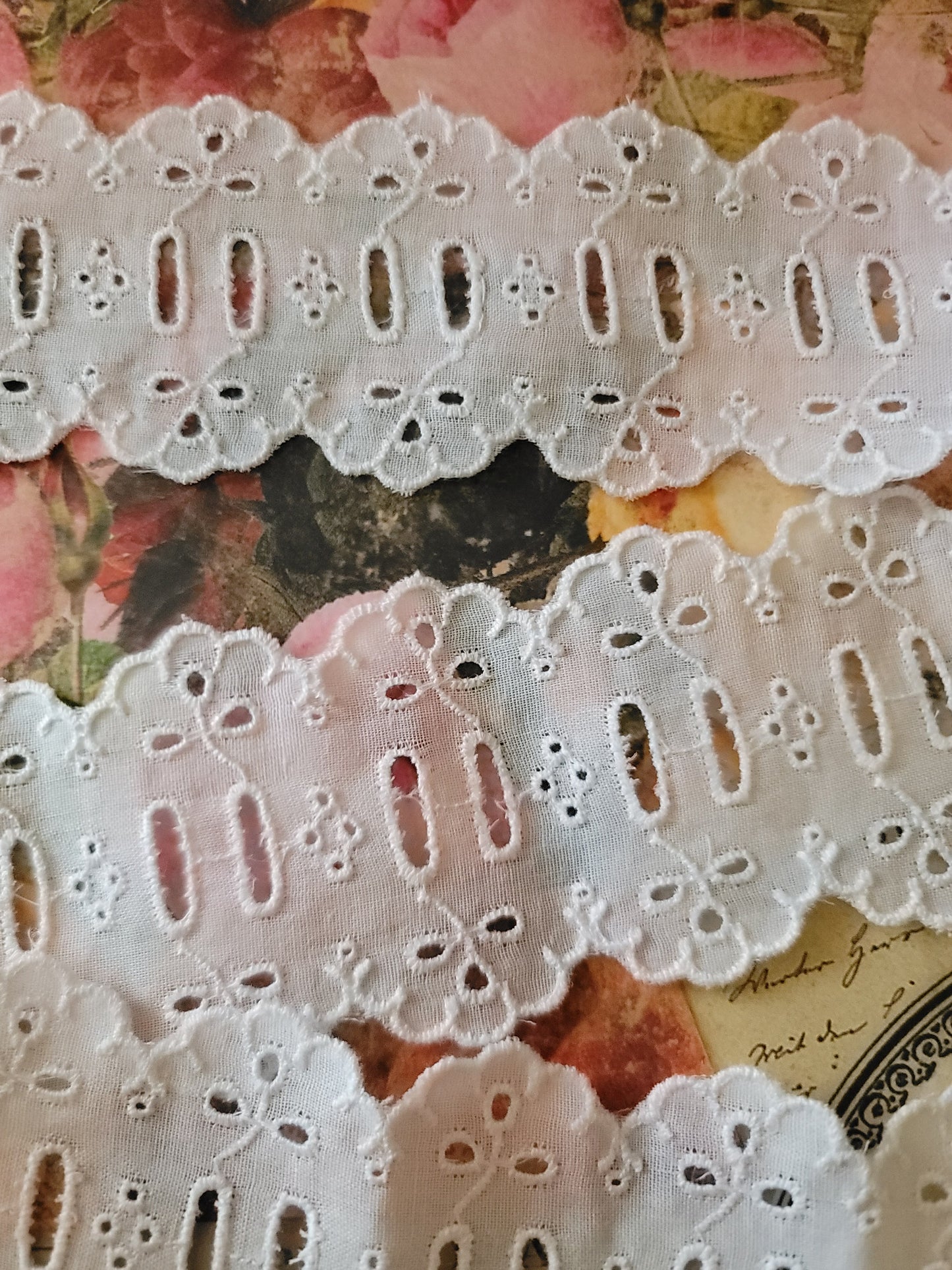 C-42 - 2 1/4" Wide Vintage Lace - 1 Yard