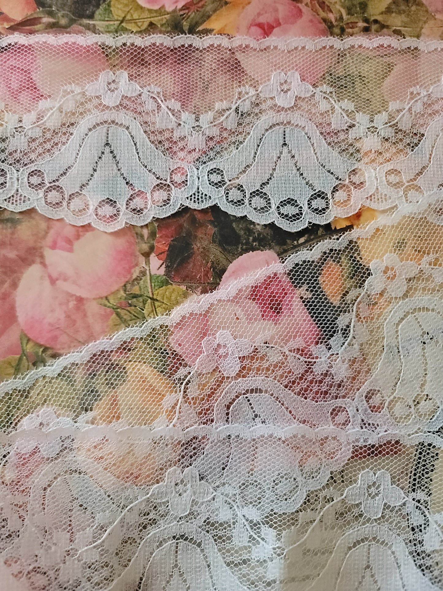 C-48 - 2 7/8" Wide Vintage Lace - 1 Yard