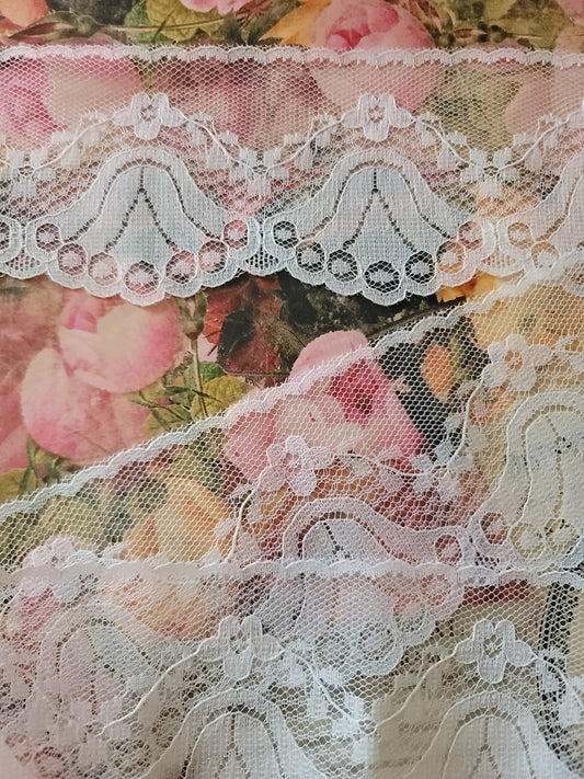 C-48 - 2 7/8" Wide Vintage Lace - 1 Yard